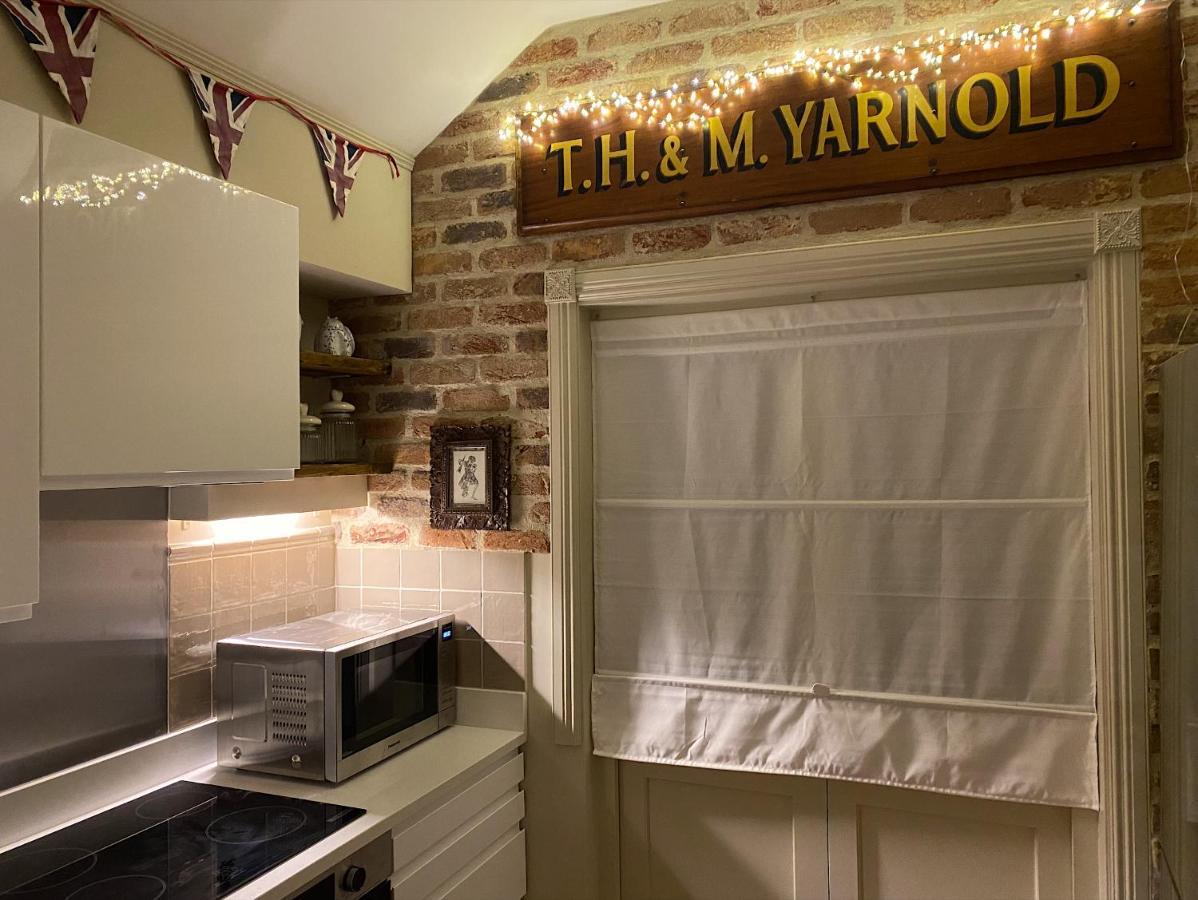 Enchanting 1 Bedroom Home With Kitchen Saffron Walden Bagian luar foto